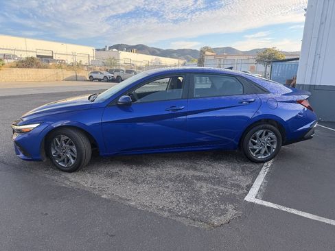 Used 2024 Hyundai Elantra SEL FWD image 12