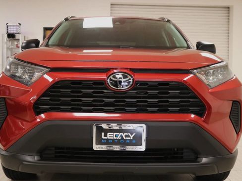 Used 2021 Toyota RAV4 LE image 4