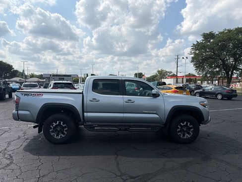 Used 2022 Toyota Tacoma TRD Off-Road w/ Technology Package AWD/4WD image 5