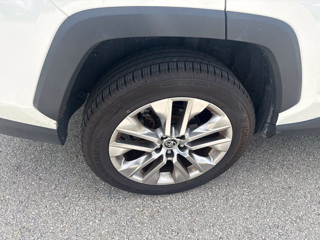 Used 2019 Toyota RAV4 Limited w/ Cold Weather Package FWD image 11