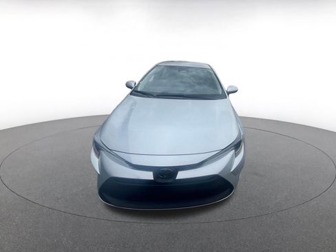 Used 2025 Toyota Corolla LE image 3
