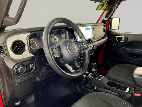 Used 2025 Jeep Wrangler Unlimited Sport AWD/4WD image 17
