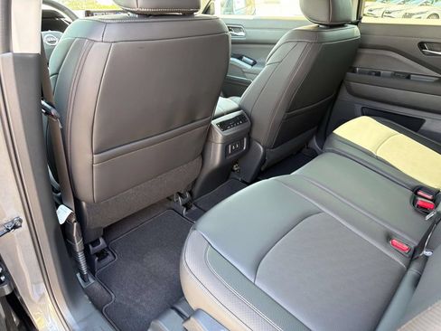 New 2026 Nissan Pathfinder SL FWD image 18