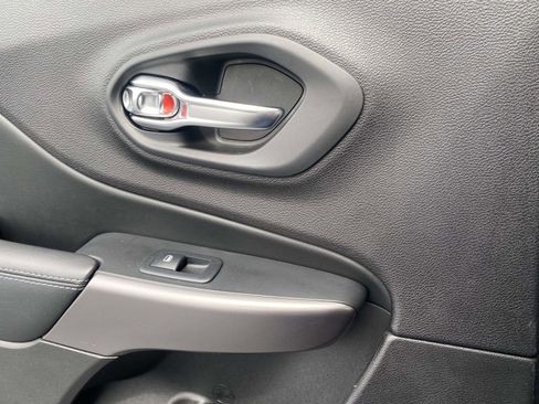 Used 2019 Jeep Cherokee Latitude Plus image 14