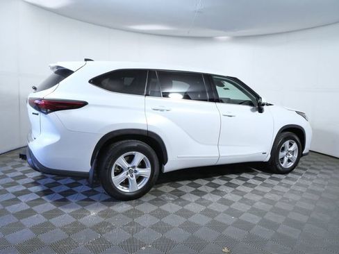 Used 2022 Toyota Highlander LE image 8