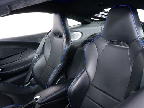 Used 2022 McLaren GT RWD image 24