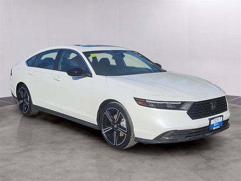 Used 2025 Honda Accord Sport image 3