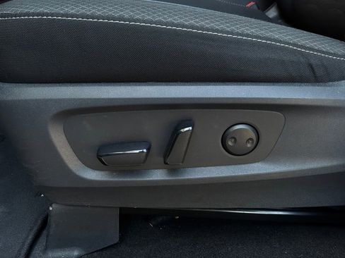 Used 2025 Nissan Pathfinder SV FWD image 11