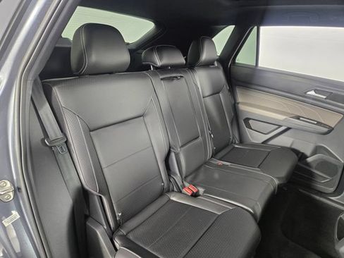 Used 2022 Volkswagen Atlas Cross Sport SE FWD image 16