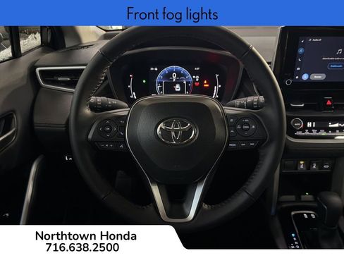 Used 2025 Toyota Corolla Cross XLE image 6