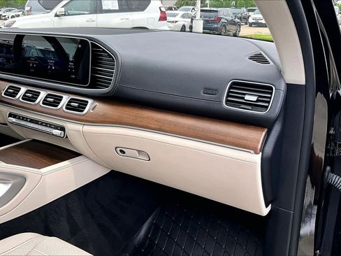 Used 2022 Mercedes-Benz GLS 450 4MATIC image 17