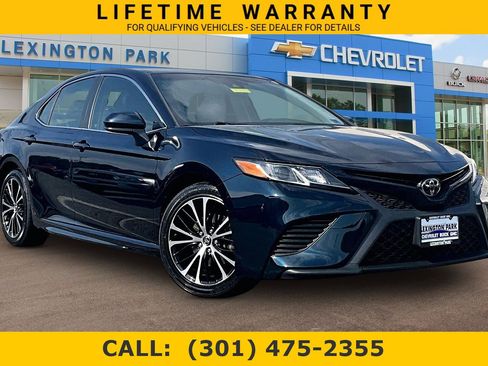 Used 2018 Toyota Camry SE FWD image 1