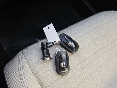 Used 2025 Honda HR-V LX image 19