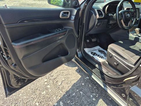 Used 2016 Jeep Grand Cherokee Laredo 75th Anniversary AWD/4WD image 9