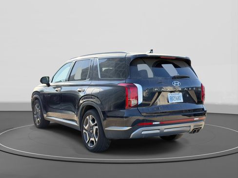 Used 2024 Hyundai Palisade SEL w/ Premium Package FWD image 4