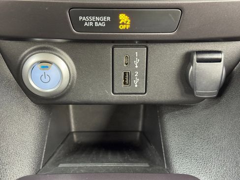 Used 2025 Nissan Leaf S image 24