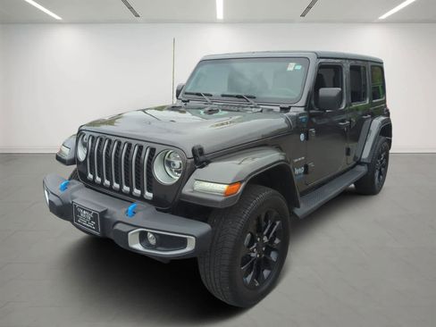 Used 2022 Jeep Wrangler Unlimited Sahara w/ Cold Weather Group AWD/4WD image 2