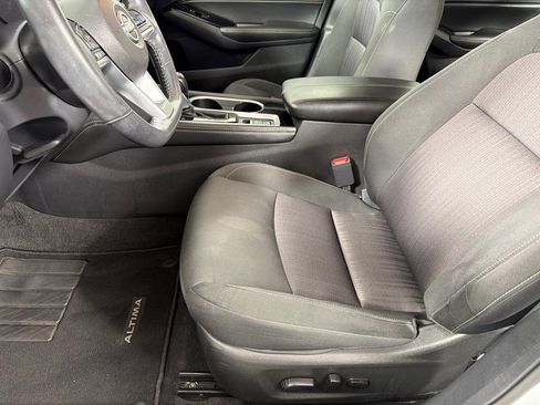 Used 2023 Nissan Altima 2.5 SV w/ SV Premium Package FWD image 11