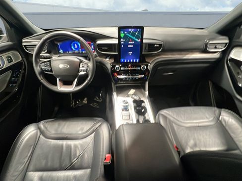 Certified 2022 Ford Explorer Platinum w/ Equipment Group 601A image 9