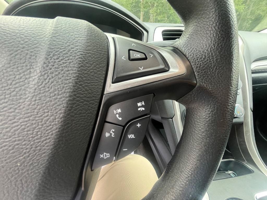 Used 2018 Ford Fusion SE FWD image 20