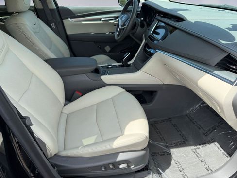 Used 2023 Cadillac XT5 Premium Luxury w/ LPO, Floor Liner Package AWD/4WD image 19