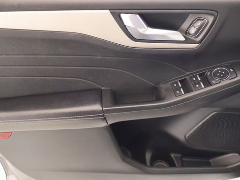 Used 2021 Ford Escape SE image 14