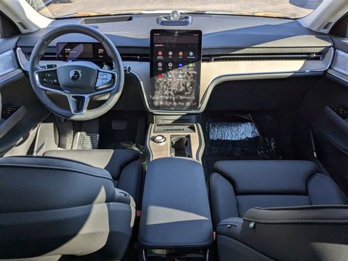 New 2025 Volvo EX90 Ultra image 21