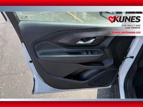 Used 2024 GMC Terrain SLE FWD image 11