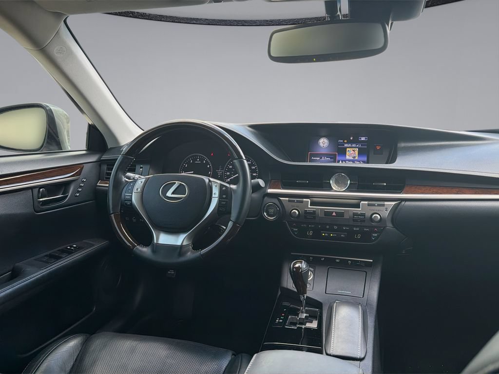 Used 2015 Lexus ES 350 w/ Ultra Luxury Package FWD image 19
