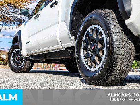 Used 2024 Toyota Tacoma TRD Off-Road image 16