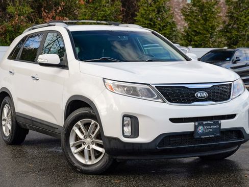Used 2014 Kia Sorento LX image 1