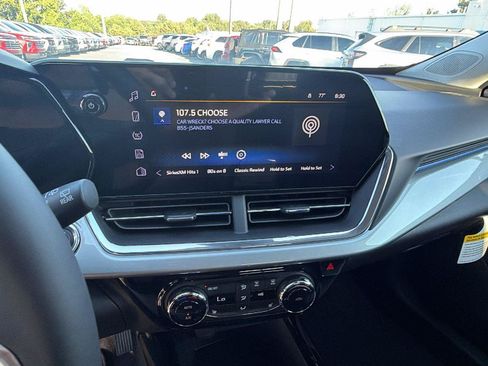 New 2026 Chevrolet Trax LT w/ LT Convenience Package FWD image 5