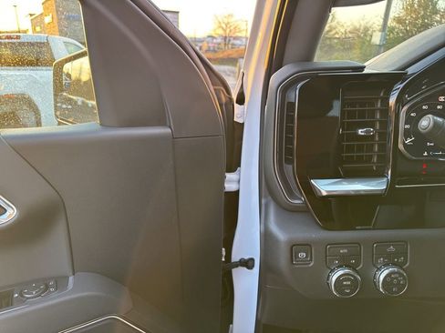 New 2026 GMC Sierra 1500 Elevation image 14