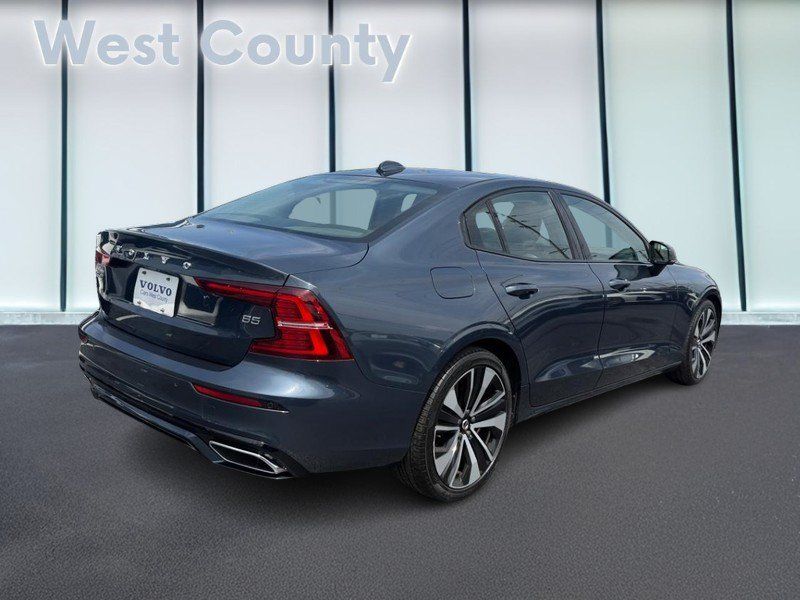 Certified 2022 Volvo S60 B5 Momentum FWD image 4