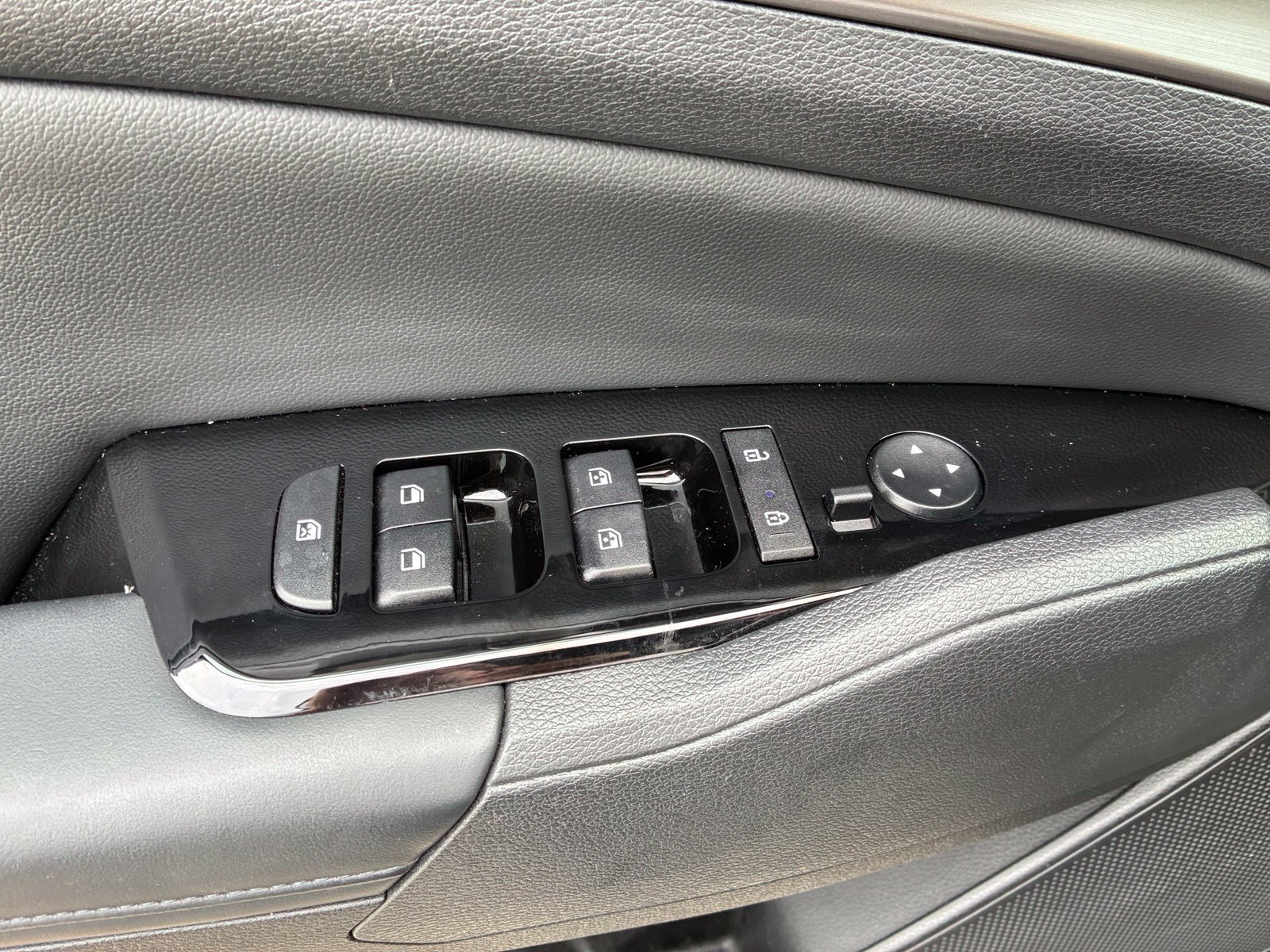 Used 2025 Kia Sportage EX w/ Premium Package FWD image 11