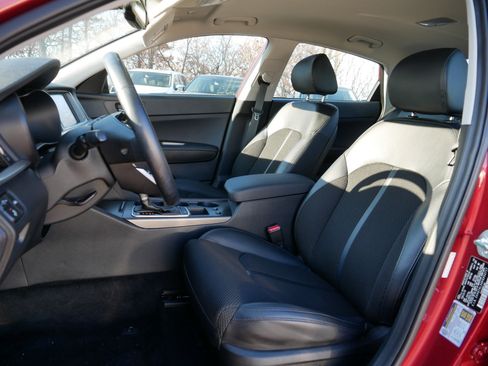 Certified 2019 Kia Optima S image 34