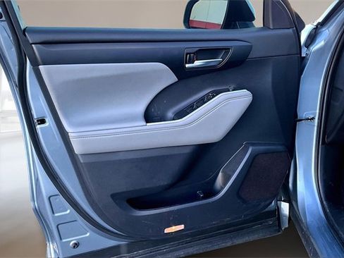 Used 2023 Toyota Highlander XLE image 17