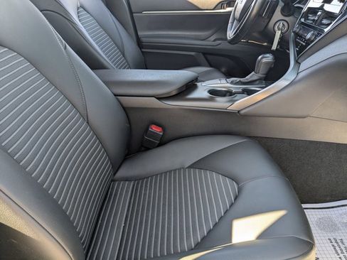 Used 2023 Toyota Camry SE image 19