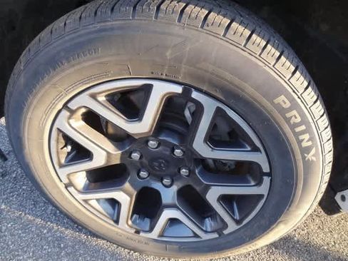 Used 2025 RAM 1500 Laramie image 14