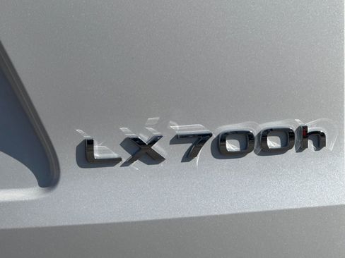 New 2026 Lexus LX 700h Luxury image 33