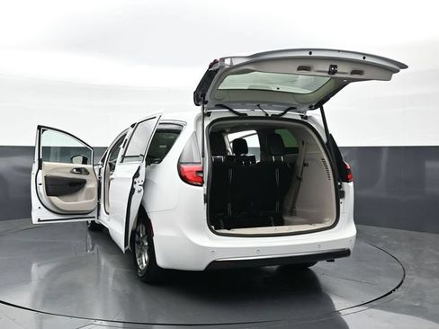 Used 2024 Chrysler Pacifica Touring-L FWD image 49