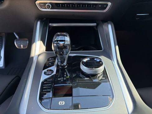 Used 2022 BMW X6 xDrive40i w/ M Sport Package image 13