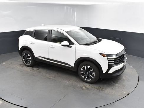 Used 2025 Nissan Kicks SV AWD/4WD image 30