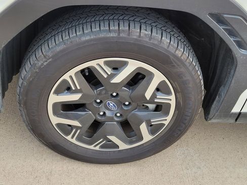 Used 2025 Subaru Forester Premium AWD/4WD image 2