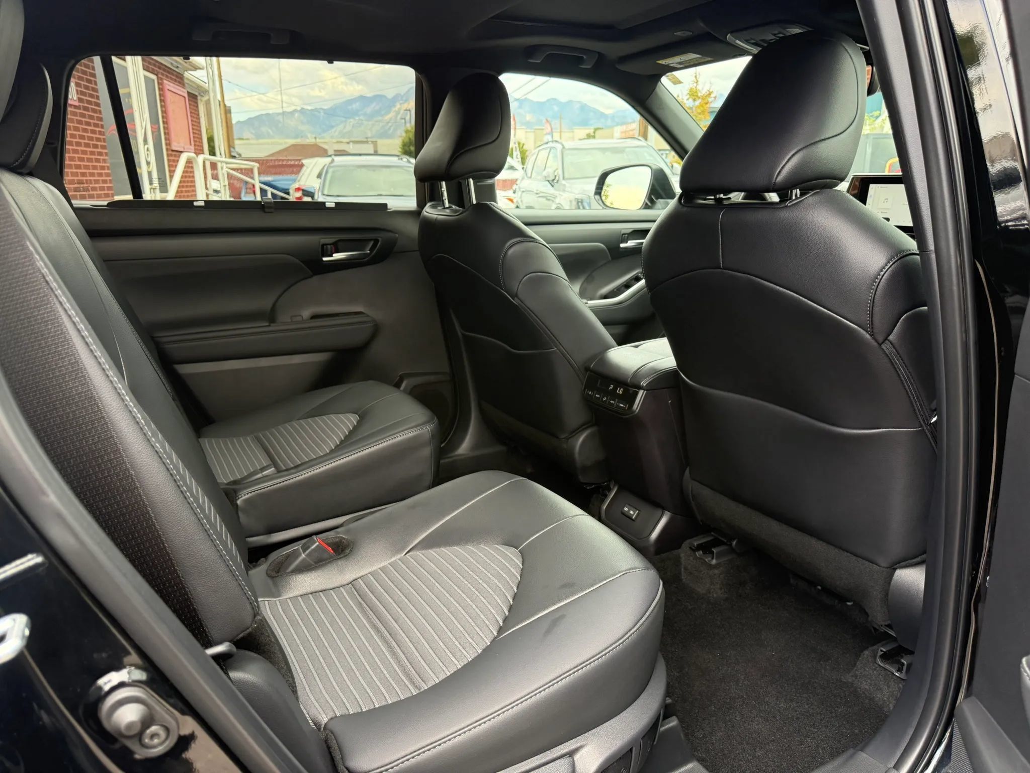 Used 2025 Toyota Highlander XSE AWD/4WD image 20