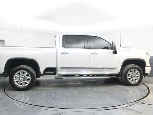 Used 2025 Chevrolet Silverado 2500 High Country w/ Technology Package AWD/4WD image 15