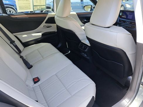 Used 2025 Lexus ES 300h Ultra Luxury w/ Accessory Package (Z2) FWD image 11