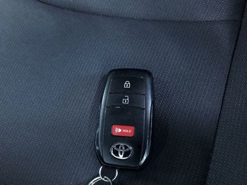Used 2026 Toyota Corolla Cross LE FWD image 31