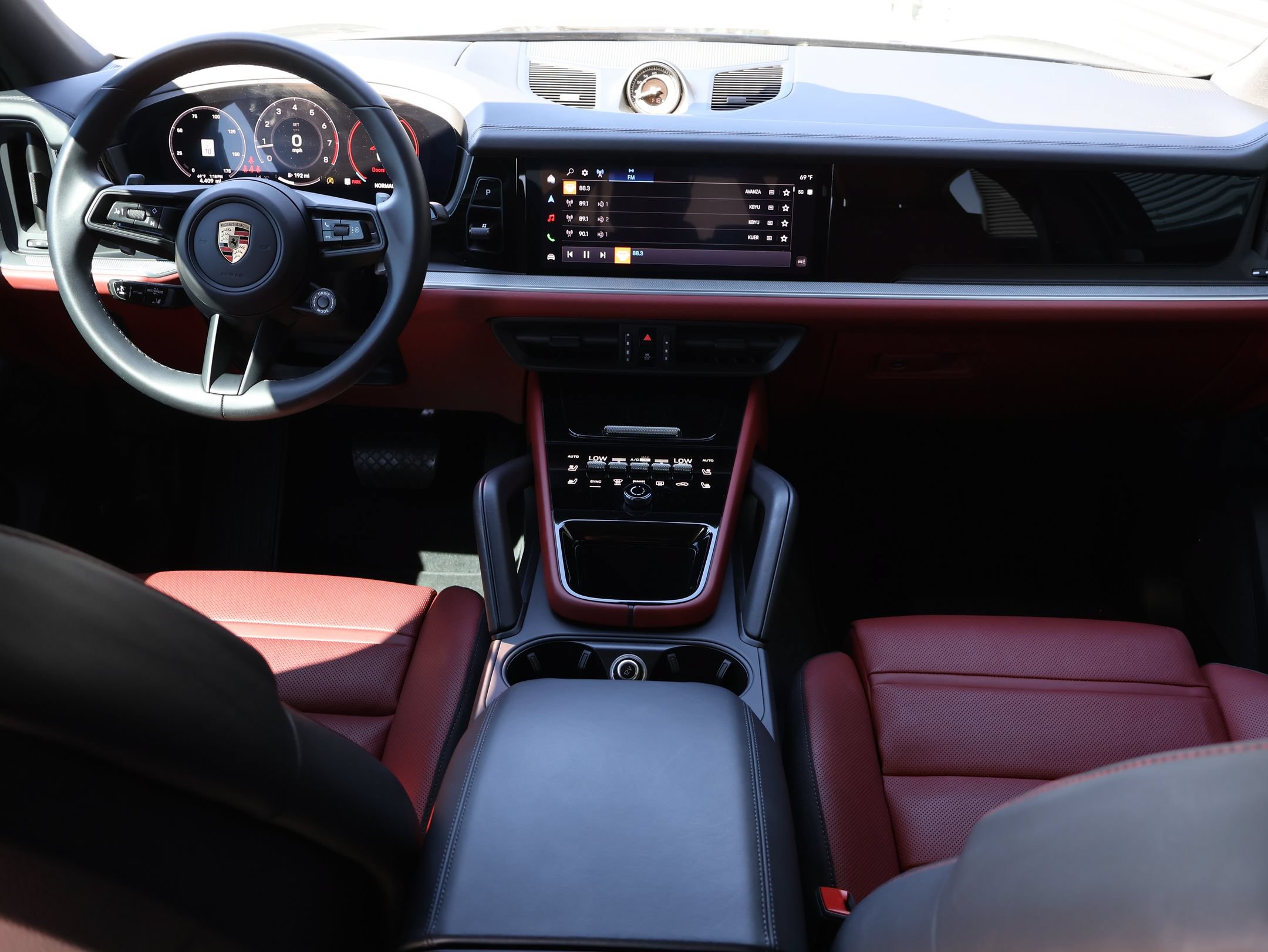 Certified 2026 Porsche Cayenne Coupe AWD/4WD image 30