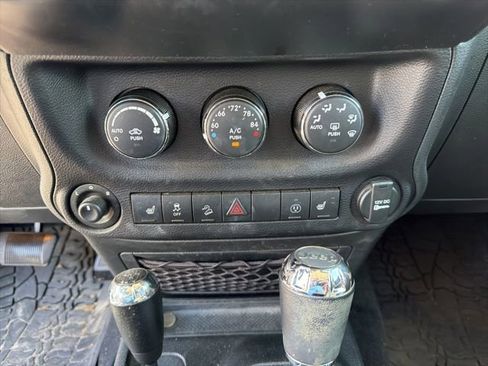 Used 2018 Jeep Wrangler Unlimited Sahara AWD/4WD image 23